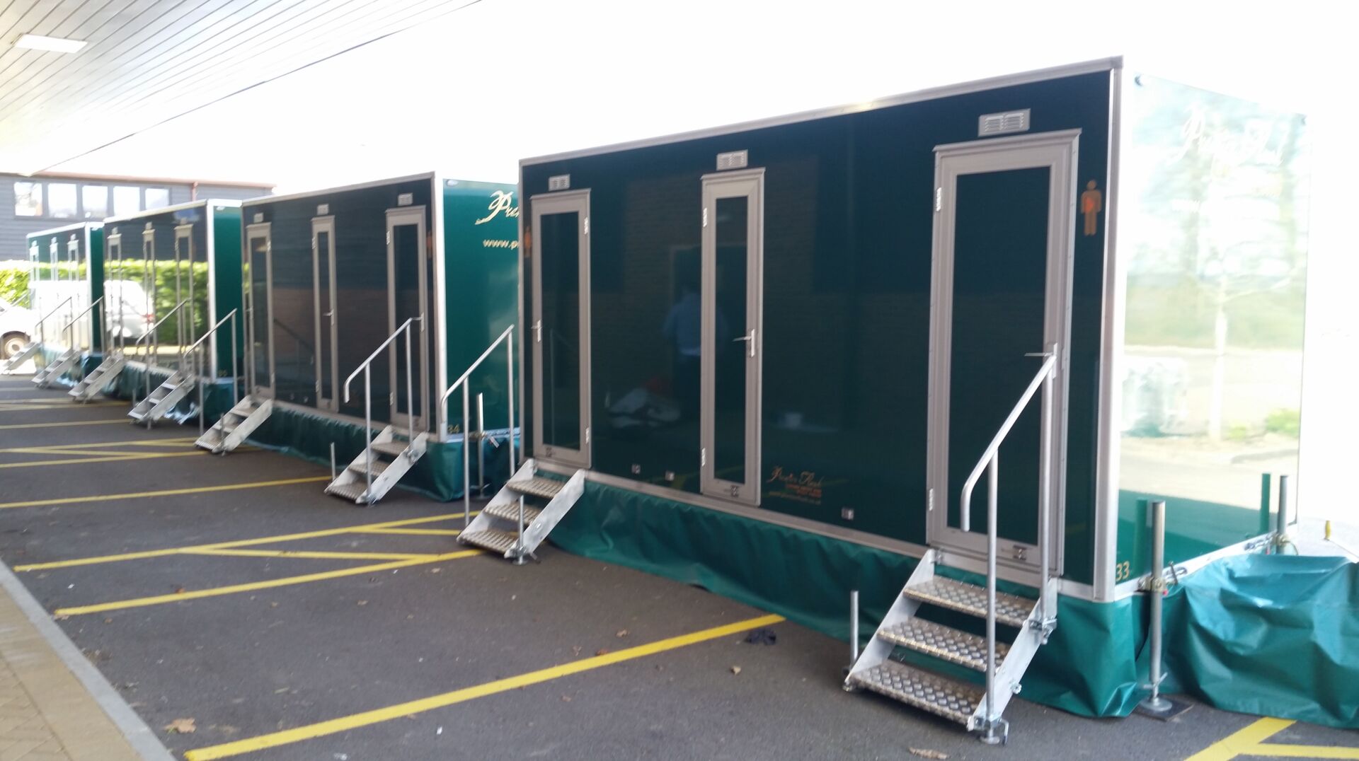 High-end toilet hire delivering premium guest experience